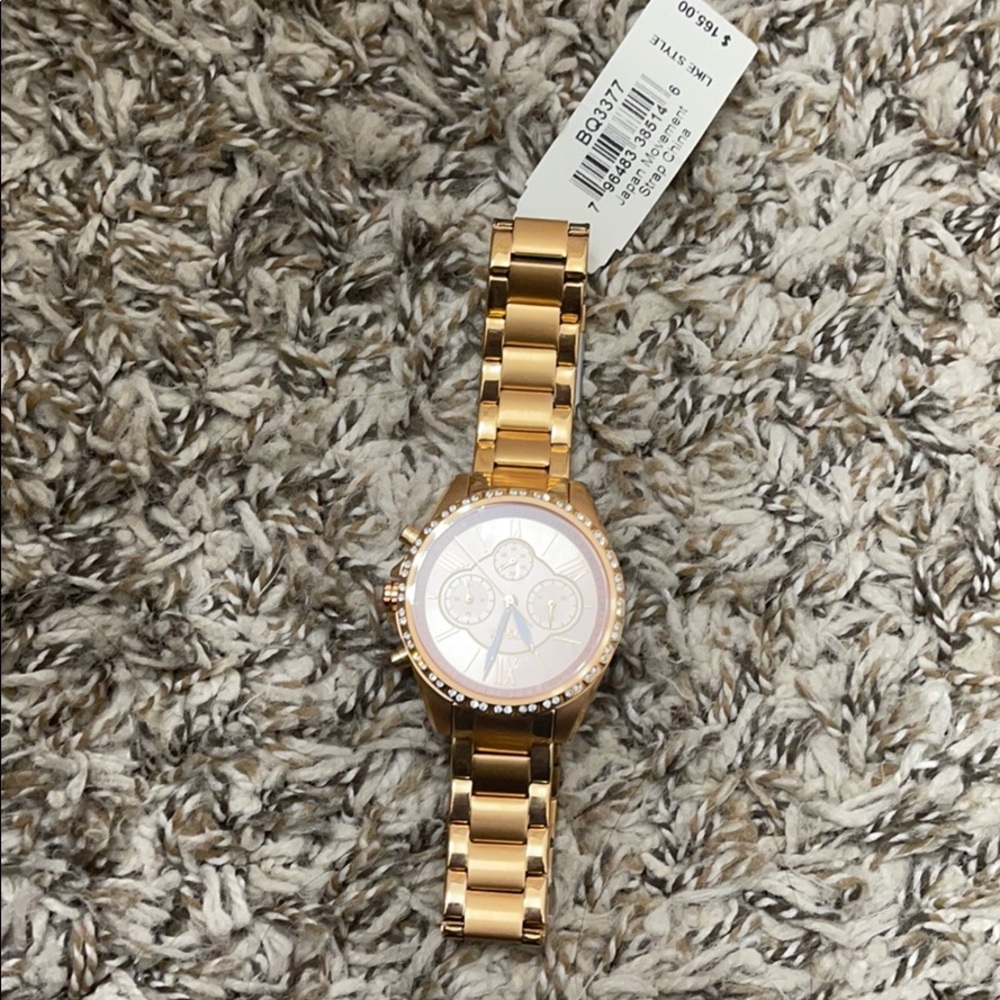 fossil watch w tags on. never worn